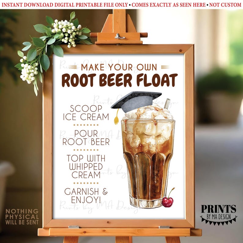 Puede incluir: Una impresi&oacute;n enmarcada en un caballete de madera con instrucciones para hacer un root beer float. El texto dice "Make Your Own Root Beer Float" con instrucciones. Una gorra de graduaci&oacute;n est&aacute; en el flotador.