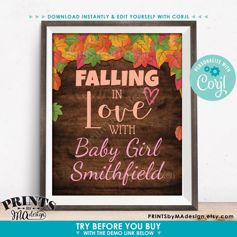 K&ouml;nnte beinhalten: Ein druckbares Schild mit rustikalem Holzhintergrund und Herbstbl&auml;ttern. Der Text lautet "Falling in Love with Baby Girl Smithfield". Das Schild ist mit Corjl anpassbar.