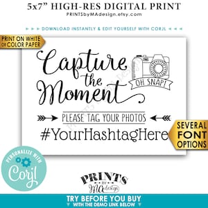 Puede incluir: Se&ntilde;al imprimible en blanco y negro con el texto "Capture the Moment" y un gr&aacute;fico de c&aacute;mara con el texto "Oh Snap!"  La se&ntilde;al tambi&eacute;n incluye el texto "Por favor, etiqueta tus fotos #YourHashtagHere" y "Varias opciones de fuente".