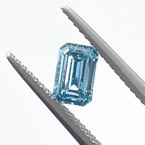 Emerald Cut Diamond: 0.71 Carat Vivid Green-blue IF, GIA Certified 