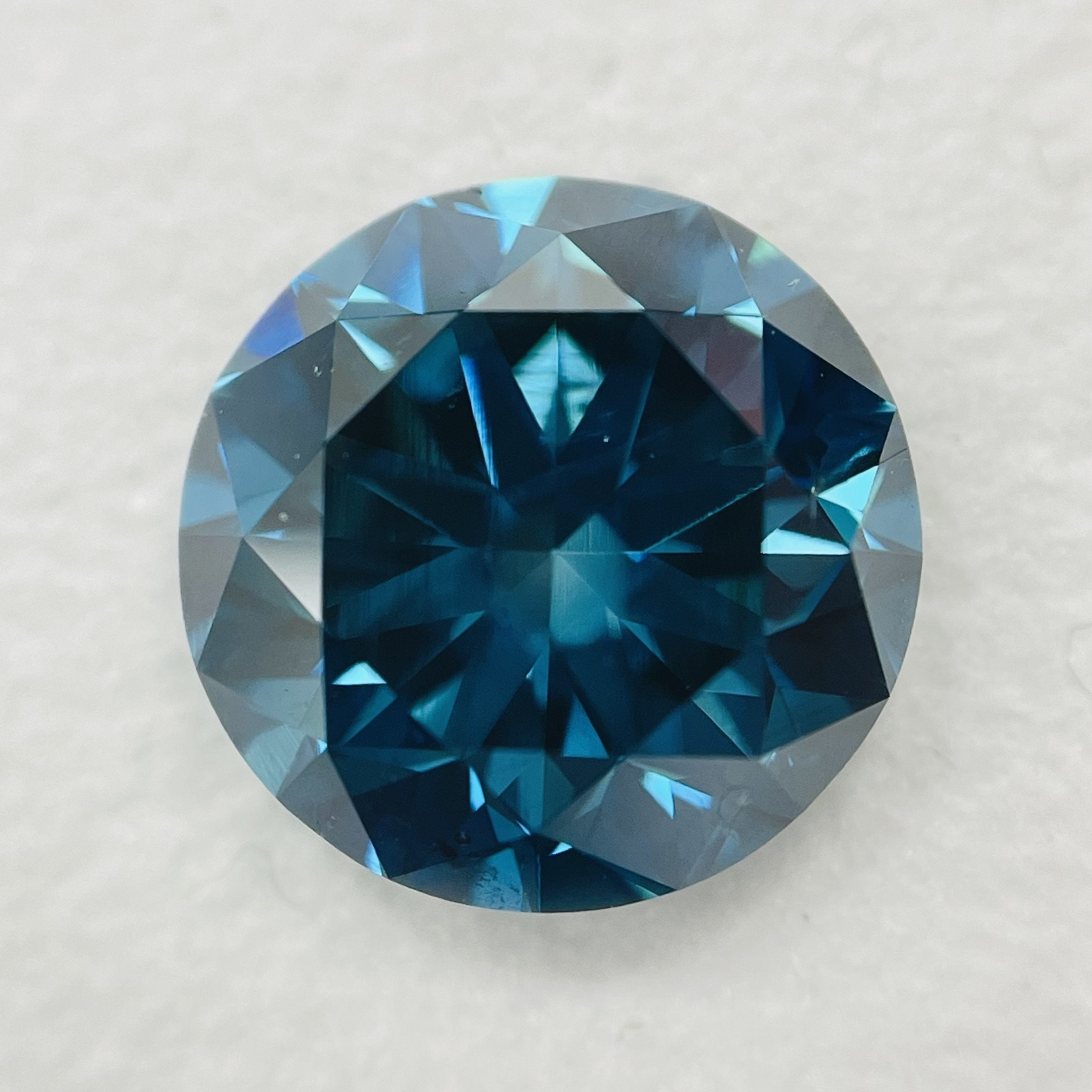 ブルーダイヤ ラウンドカットダイヤモンド 2.58 カラット ファンシービビッド