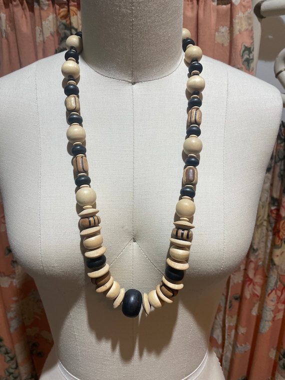 1970s Chunky Wood Beaded Necklace
