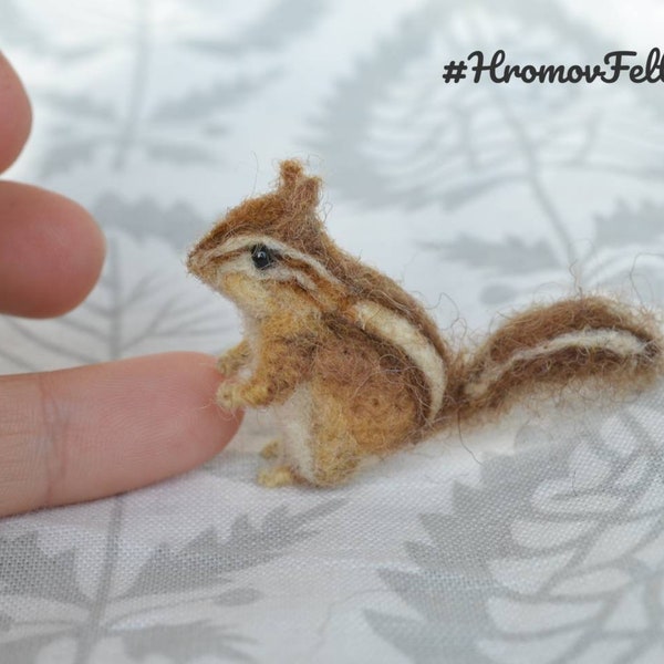 Needle felted chipmunk, Tiny animals dolhouse miniature, woolen felted sculpture