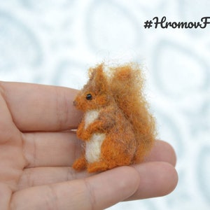 Red Squirrel miniature, Needle Felted tiny animal, dollhouse miniature,  OOAK woodword animal, Tiny squirrel for dollhouse, mini squirrel