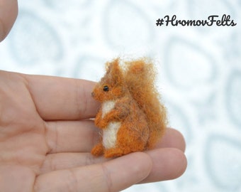 Red Squirrel miniature, Needle Felted tiny animal, dollhouse miniature,  OOAK woodword animal, Tiny squirrel for dollhouse, mini squirrel