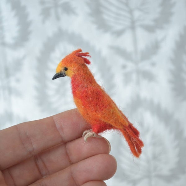 Phoenixminiature, mini figura coleccionable de casa de muñecas, pájaro de fieltro con aguja, OOAK hecho a mano, mini escultura