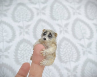 Lori lemur miniature, felted animal miniature, Tiny animals for dolhouse, woolen felted lemur micro sculpture