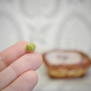 Miniatura de pelota de tenis para escenas de casas de muñecas, retratos de mascotas, accesorio hecho a mano