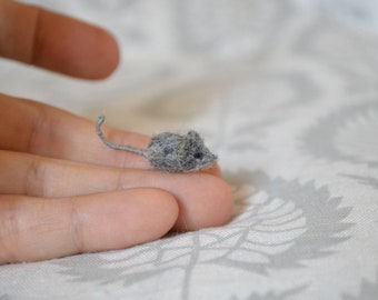 Felting mouse, Needle felted tiny toy, tiny mouse, felted animal miniature