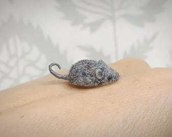 Malutka szara mysz, domek dla lalek z filcu igłowego, miniaturowa rzeźba z wełny
