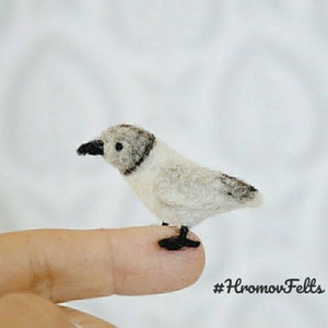 Seagull Needle Felted Miniature Wool Bird – Tiny Felted Gull Sculpture for Coastal or Dollhouse Decor
