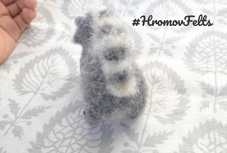 Raton laveur feutré à l'aiguille, miniature de dolhouse de petits animaux, sculpture feutrée en laine image 5