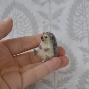 Hedgehog miniature, micro sculpture, tiny needle felted animal miniature, dollhouse miniature
