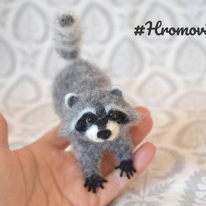 Needle felted Raccoon, Tiny animals dolhouse miniature, woolen felted sculpture