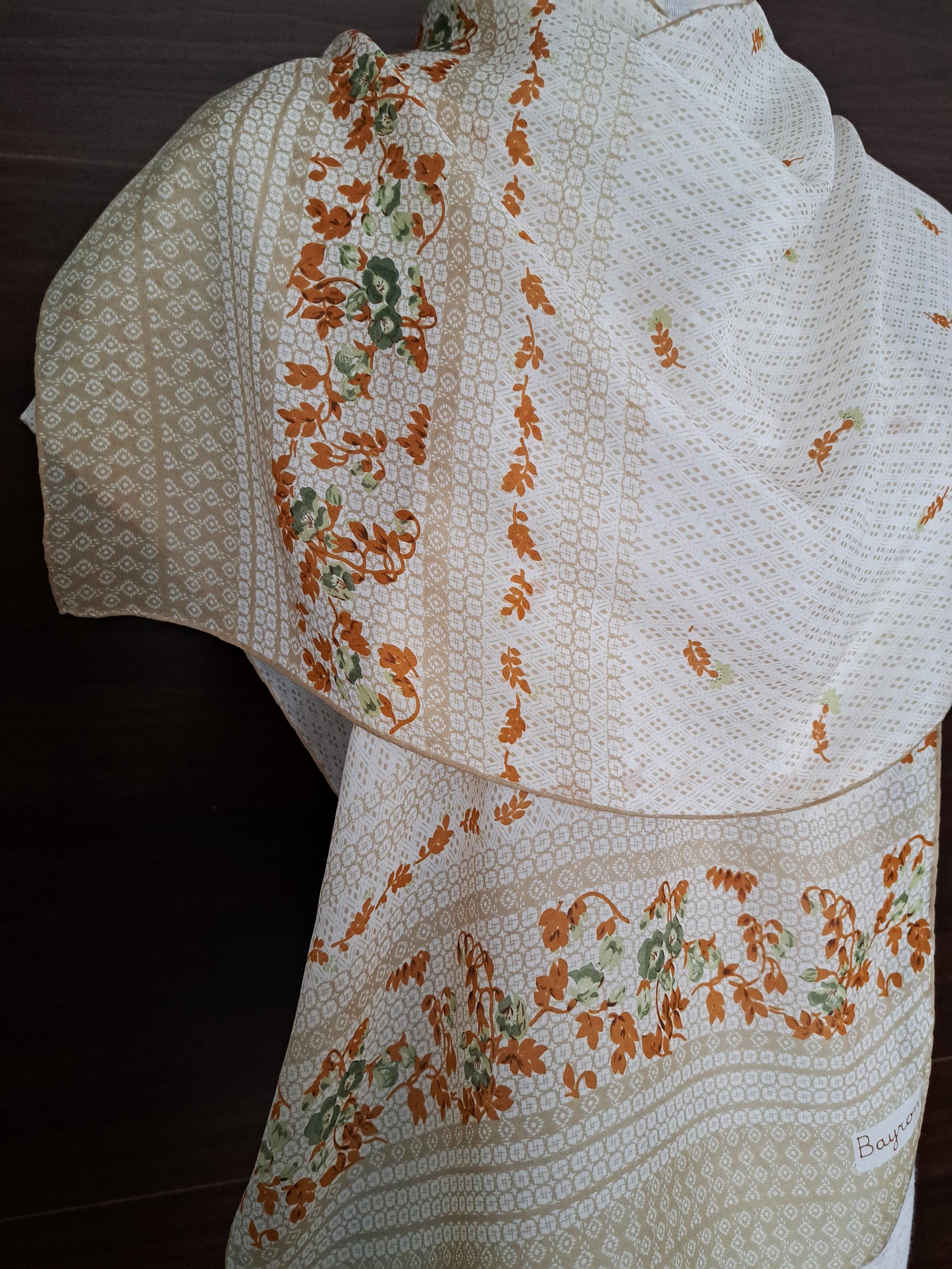 Foulard Carré Vintage Bayron En Soie 100% - Imprimé Floral Multicolore, Fabrication Italie, Occasion Bon état