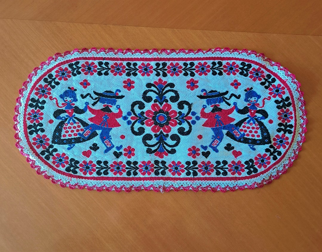 Vintage Embroidered Doily, Doily With Dancing Couple, Traditional Bavarian Tablecloth, Art Folk