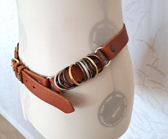 Brown Leather Belt With Metal Ring Accents - 80 to 90 Cm  display picture 3
