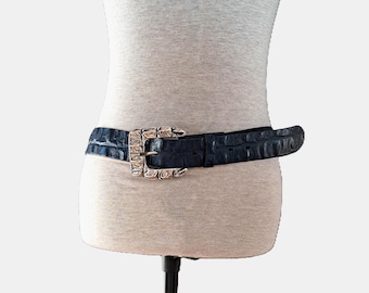 Ceinture en cuir bleu marine gaufré effet croco avec boucle argentée texturée vintage