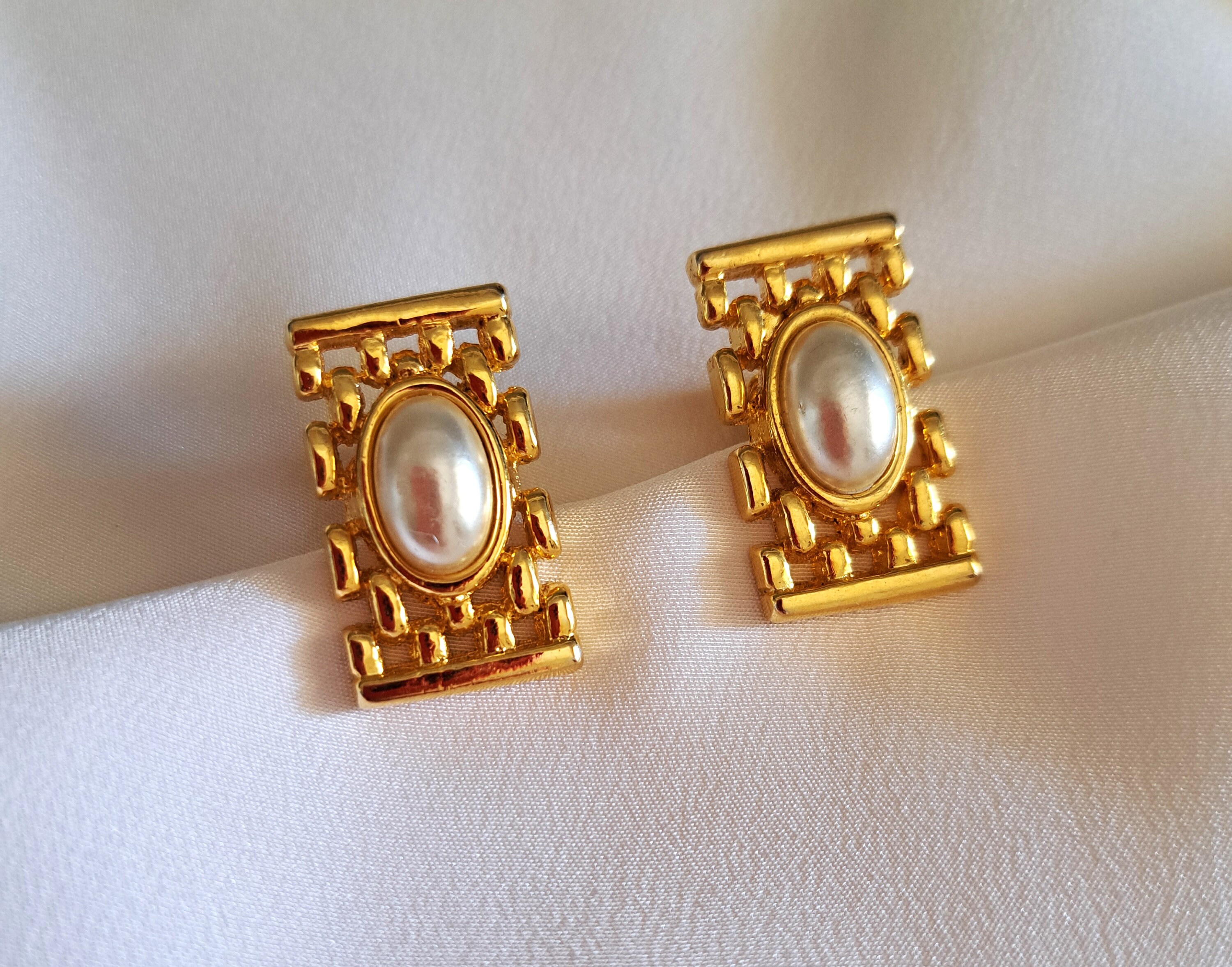 depot vente de luxe en ligne chanel boucles d'oreilles rosace vintage