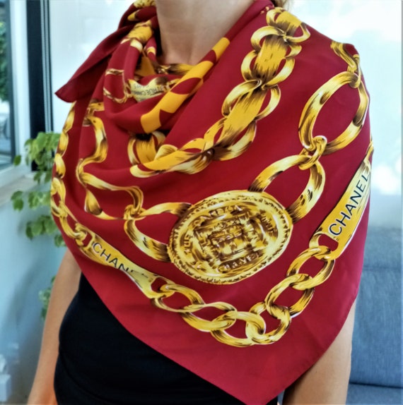 希少CHANEL goldchain scarf 美品 Vintage Chanel Silk Scarf, Red and Gold Chain Link Scarf, 31 Rue