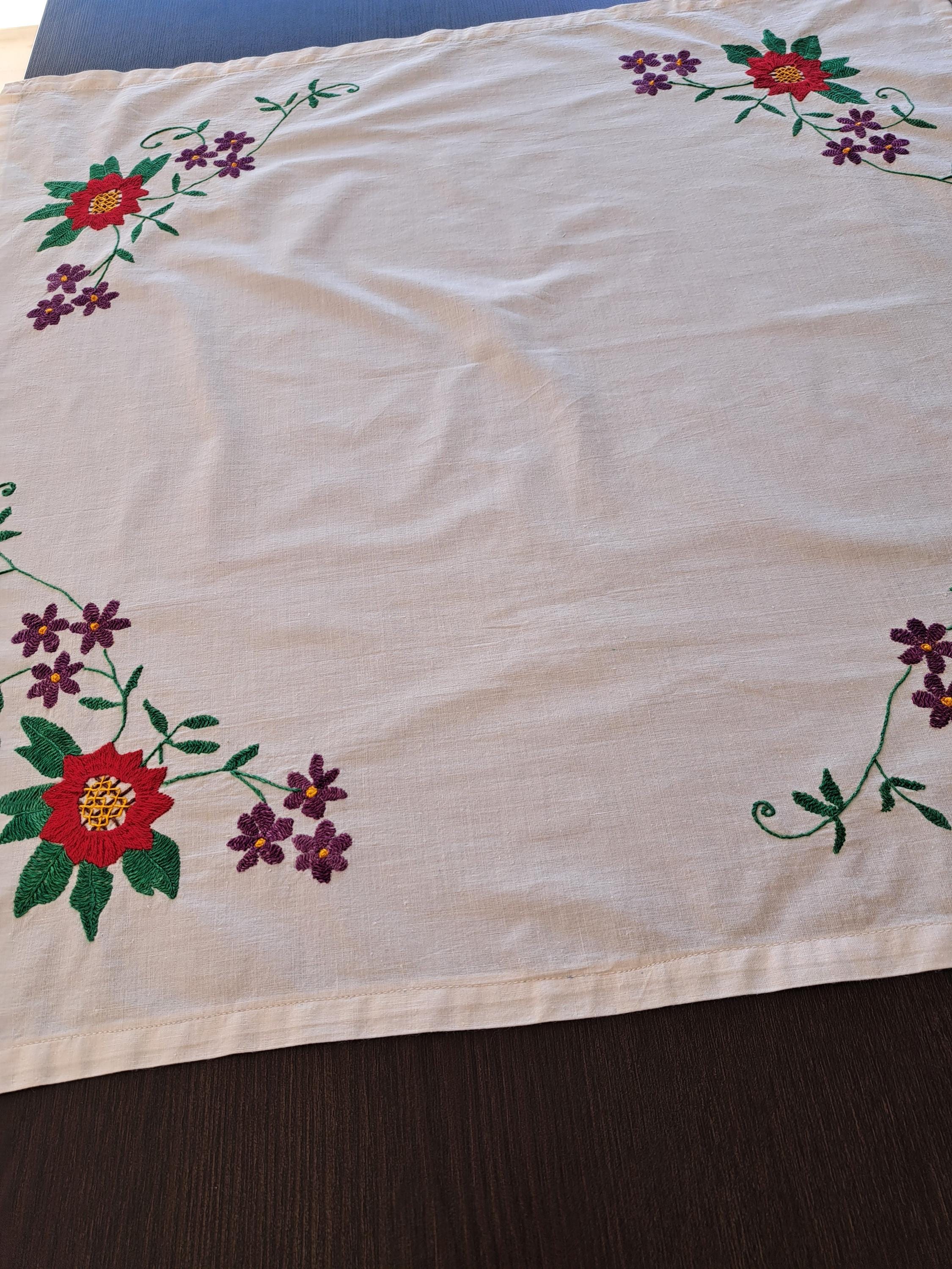 ヴィンテージ手刺繍花柄テーブルクロス：ホワイトコットン、28.4インチ