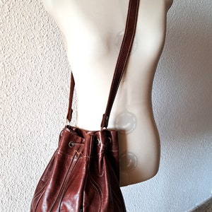 Vintage 90s Brown Leather Bucket Bag Unlined Shoulder Bag with Drawstring