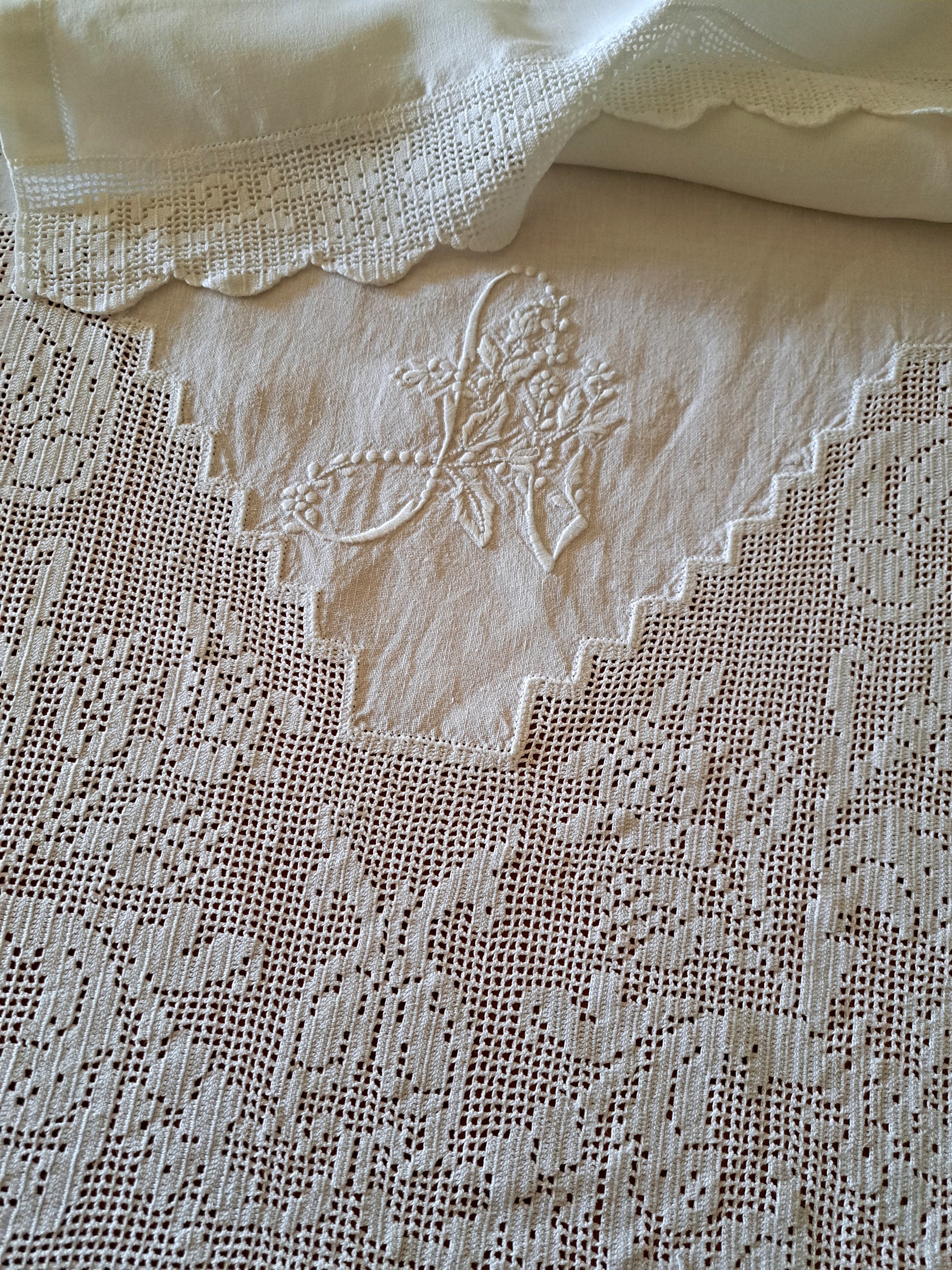 アンティークレース 大判 カーテン クロッシェ ベッドカバー アンティーク手縫いクロッシェレース×コーラルピンクベッドカバー