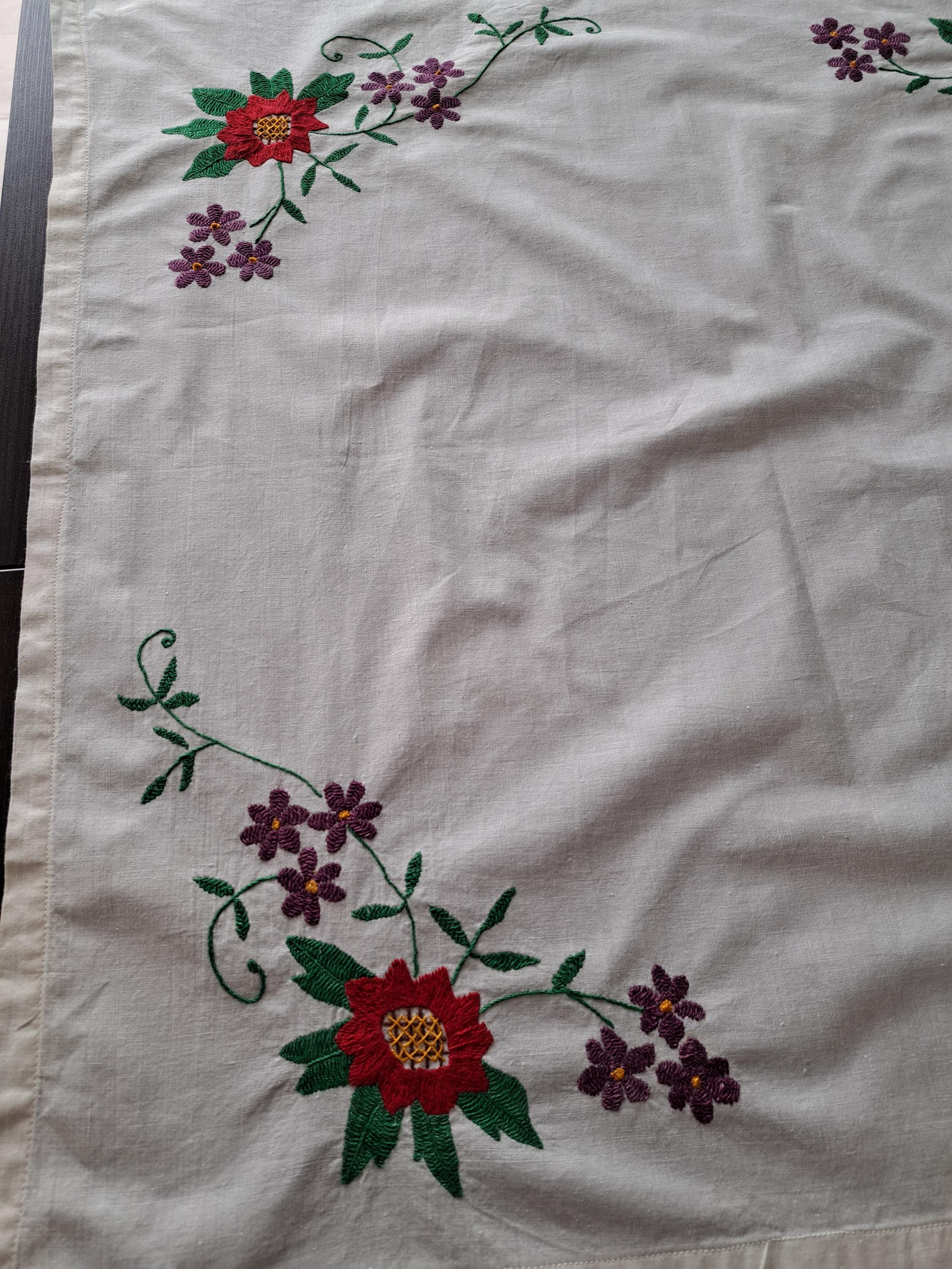 ヴィンテージ手刺繍花柄テーブルクロス：ホワイトコットン、28.4インチ