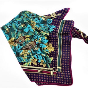 Pañuelo de seda vintage con estampado floral de pájaros y plantas, color burdeos y turquesa, cuadrado