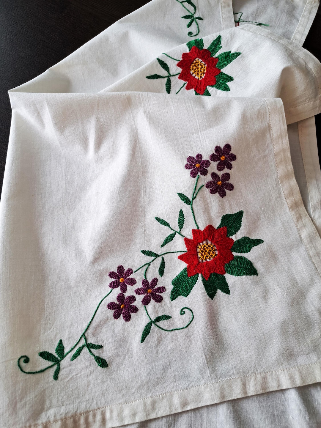 ヴィンテージ手刺繍花柄テーブルクロス：ホワイトコットン、28.4インチ