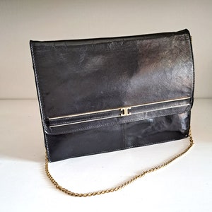 Bolso de mano vintage negro con correa de cadena
