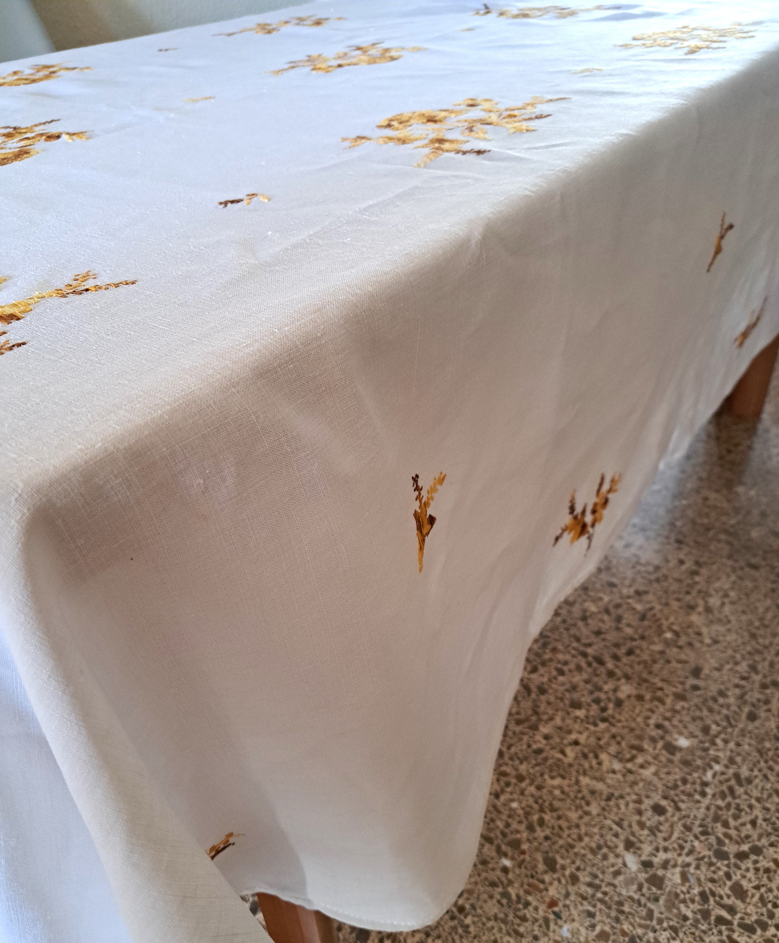 ヴィンテージ手刺繍リネンテーブルクロス：50年代の花柄テーブルリネン