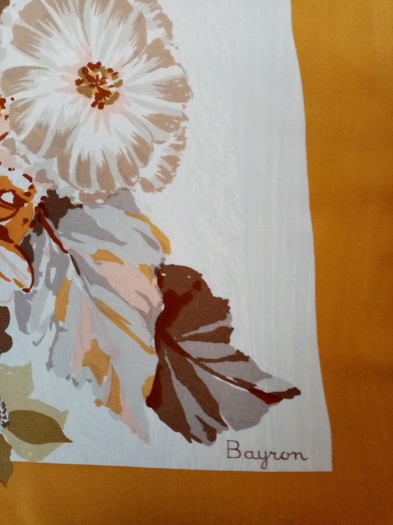 Foulard Vintage BAYRON 100% Soie – Dimensions 86 X 88 Cm, Rouge, Occasion