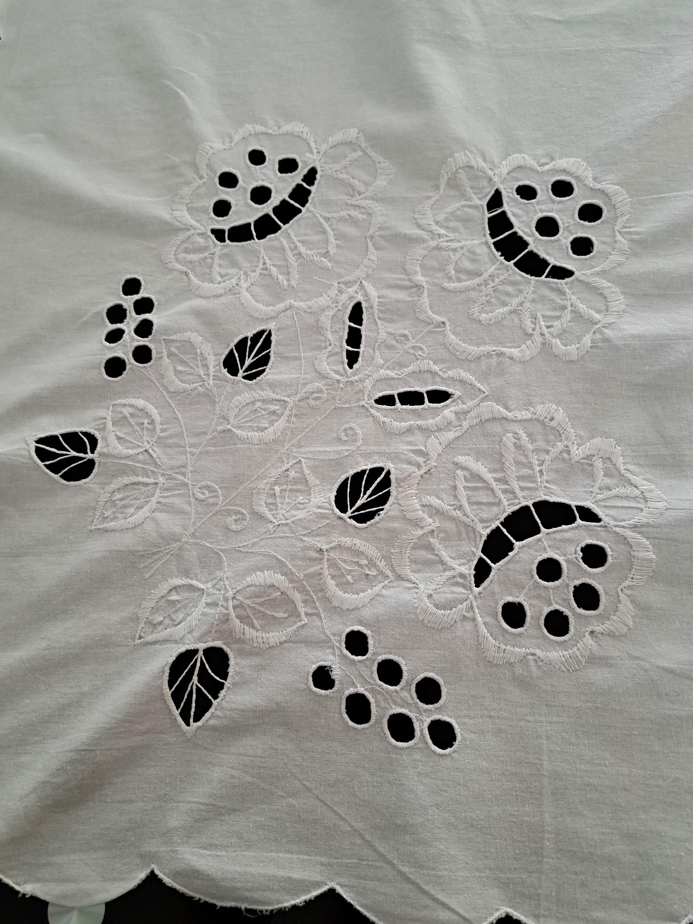 ホワイトカットワーク刺繍テーブルクロス、長方形レーステーブルクロス