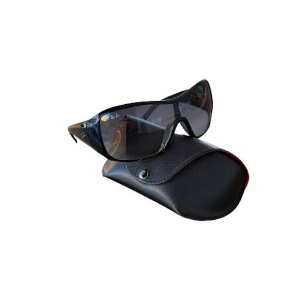 Ray Ban Sunglasses in Black with Box, Italy