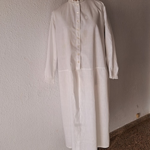 Chemise de nuit antique en coton blanc : bordure en dentelle crochetée à la main, monogramme