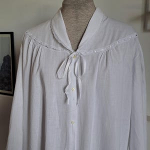 Vintage 50s Charming Nightdress, Lace Trim Linen White Nightgown, Button Down Linen Dressing Gown, Large