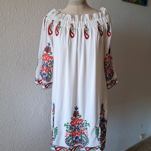 Vintage White Embroidered Tunic Dress: Floral Viscose, Size L