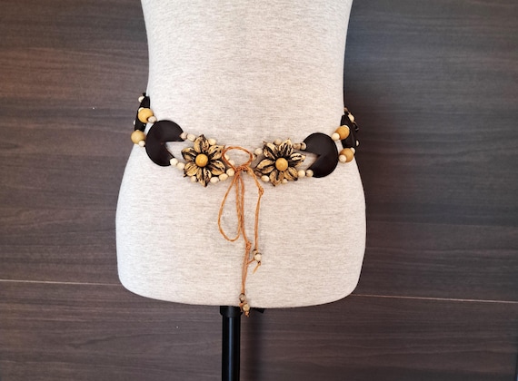 Vintage Handmade Belt Coconut Shell & Tagua Nut Flower  display picture 3