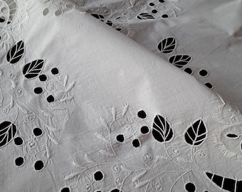 Vintage White Linen Tablecloth: Round Cutwork Embroidery, 42.5"