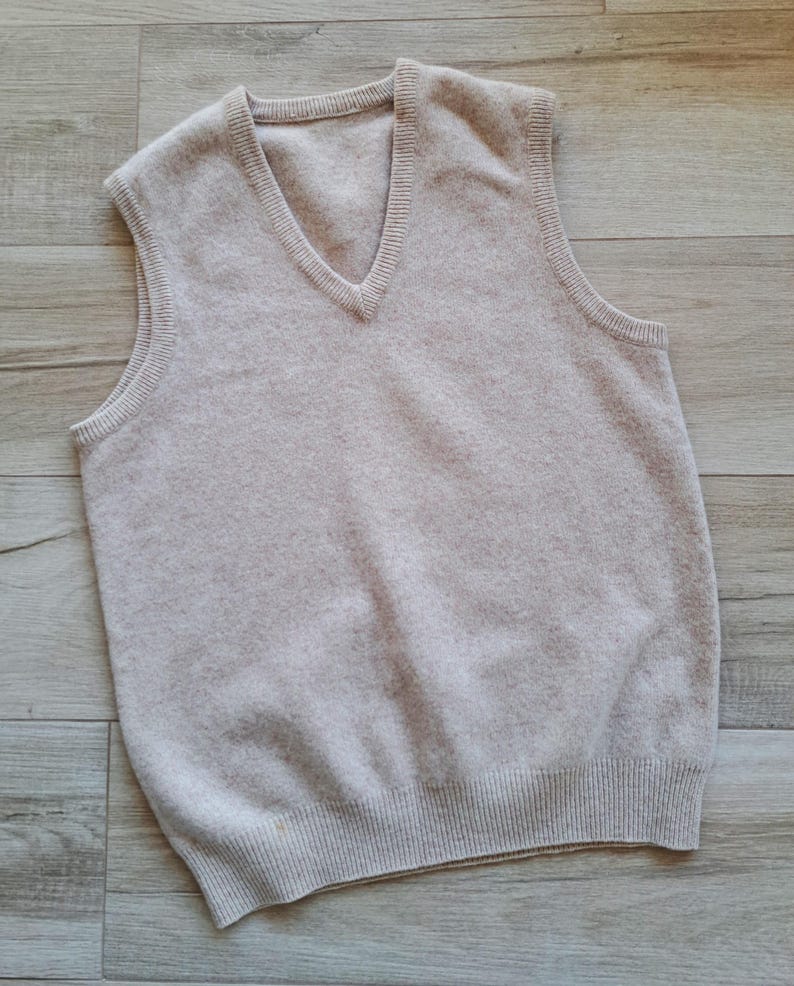 Suéter unisex de lana beige vintage de los años 80 con cuello en V y sin mangas, talla mediana imagen 4