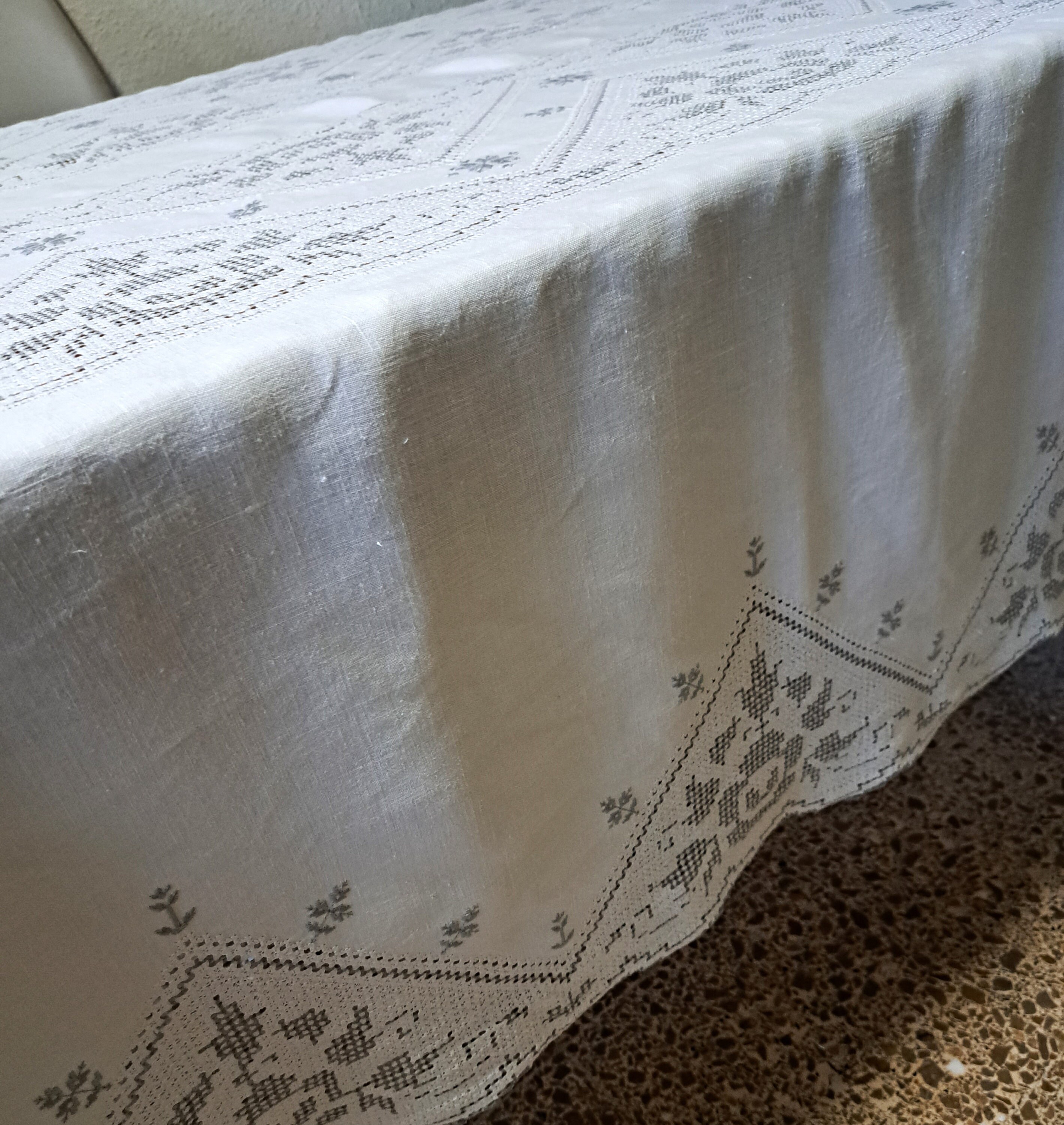 ヴィンテージ手刺繍リネンテーブルクロスセット：カットワーク