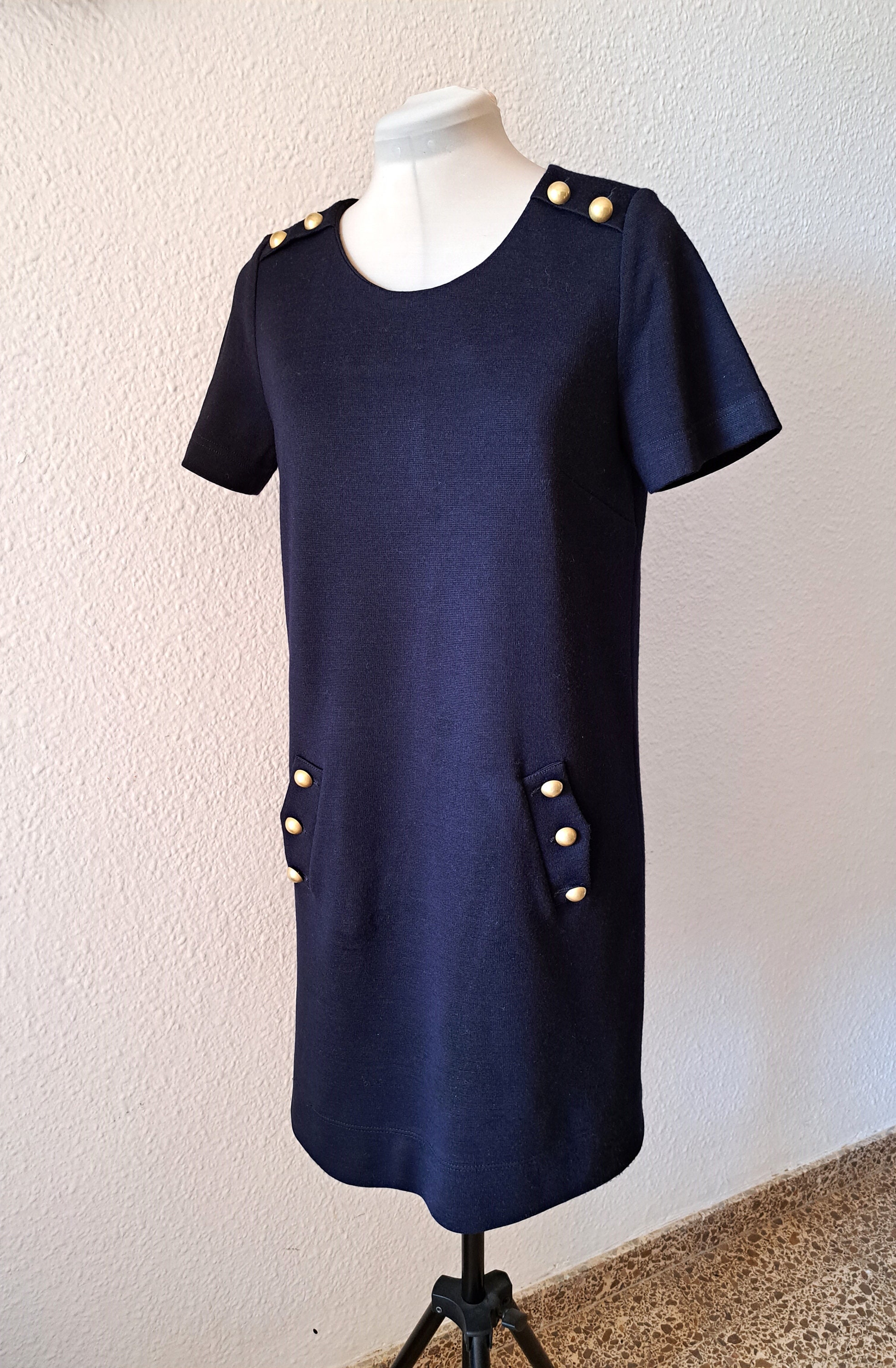 Gerard Darel Robe cocon en tricot bleu marine manches courtes decorees de boutons en metal moyen Etsy Canada