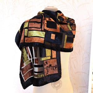 Szalik z aksamitu Burnout Velvet w stylu vintage: geometryczny szal jedwabny, ręcznie rolowane brzegi