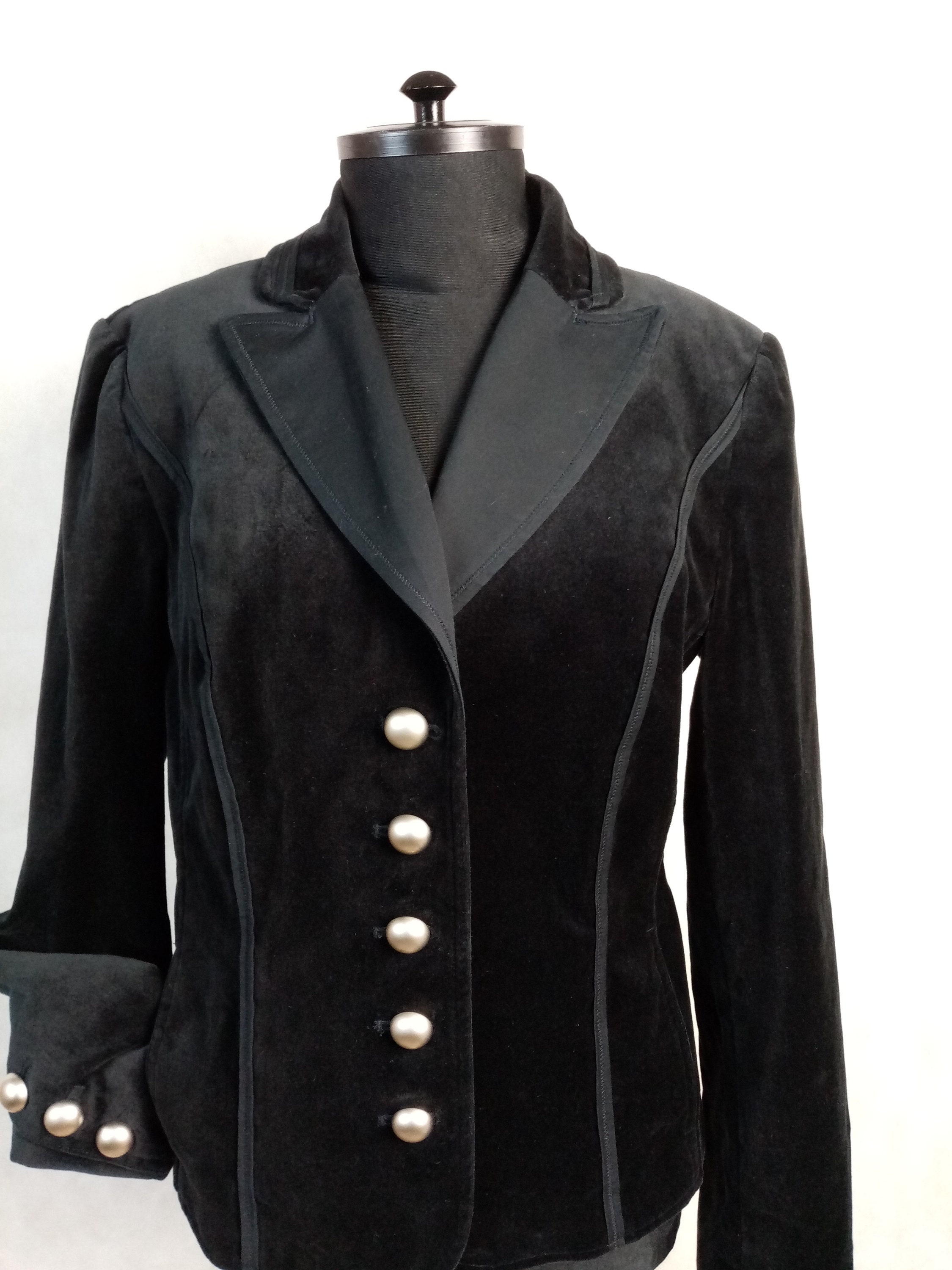 White house black market shop velvet blazer