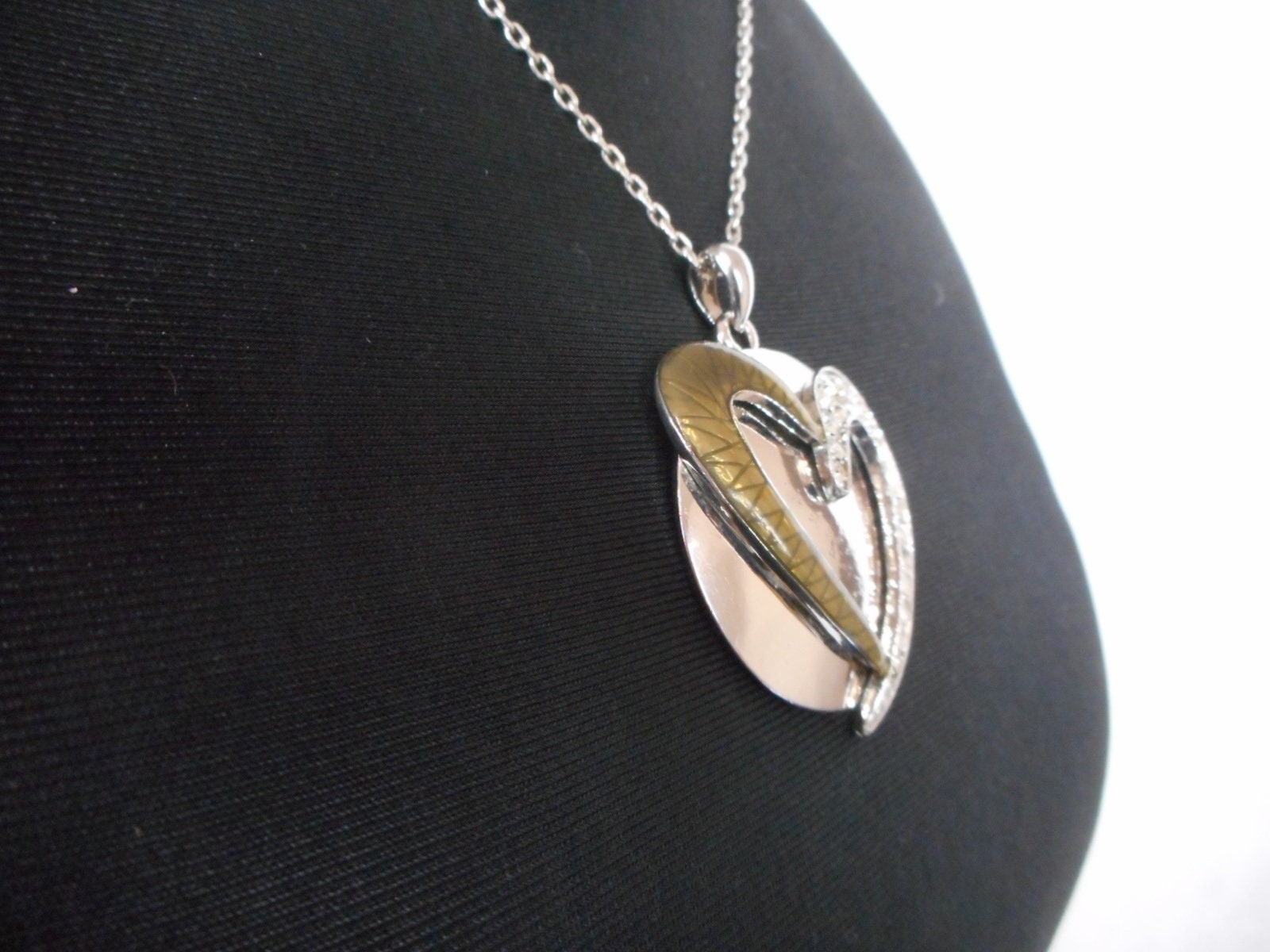 Collier GUESS Vintage En Forme De Cœur - Pendentif Rétro élégant