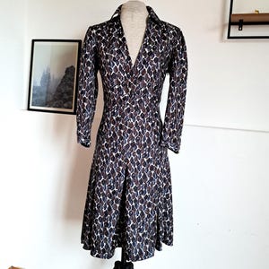 Silk Dress Tara Jarmon, Navy Blue Brown Novelty Print, Long Sleeve, Luxury Designer Dress