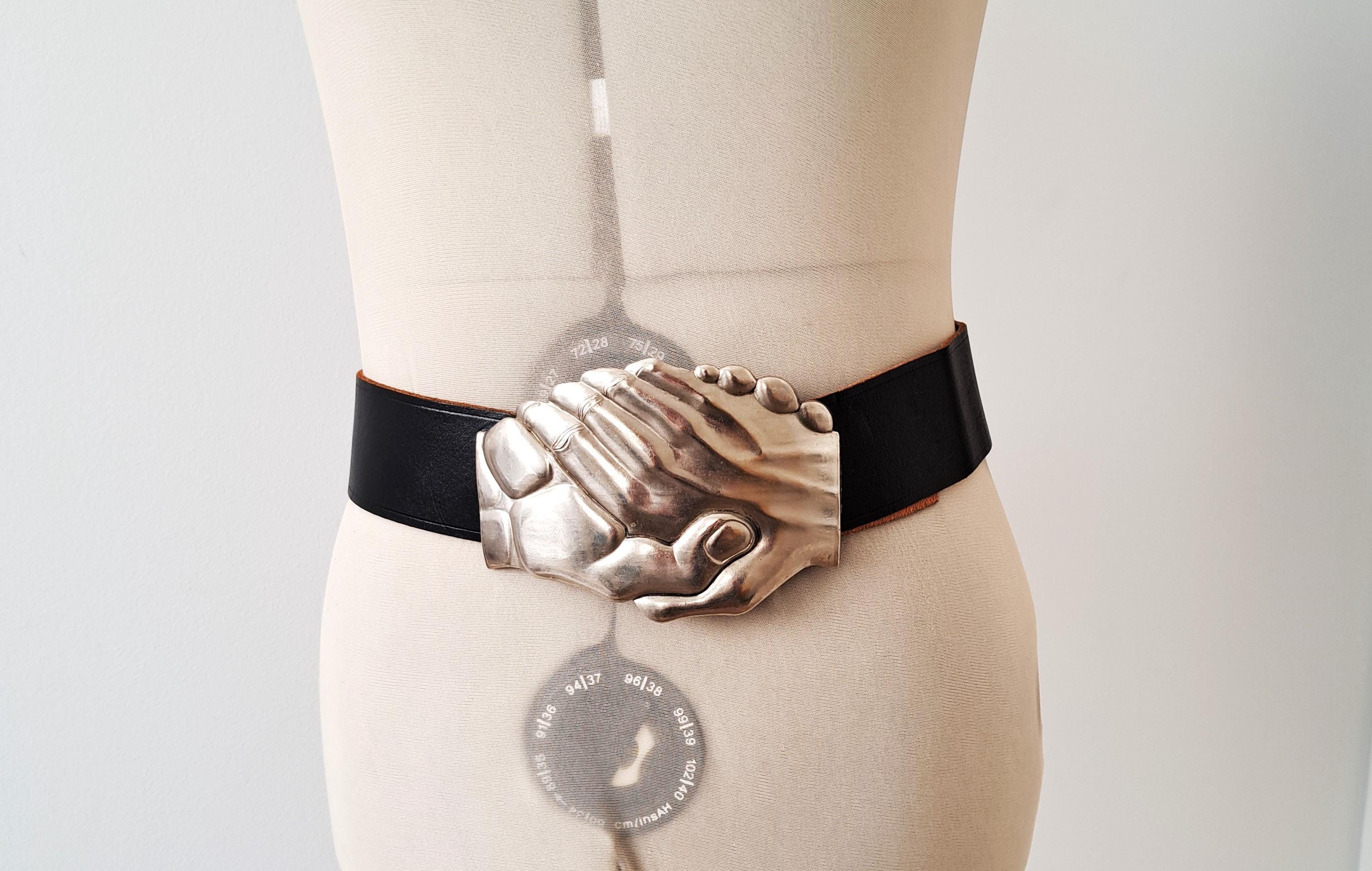 Vintage Grey Leather Statement Belt Sculptural Silver Interlocking Buckle Clasp Go-In Shield Grey Golf Ratchet Belt 1.38 main image 2