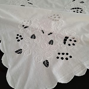 White Cutwork Embroidery Tablecloth, Rectangular Lace Table Cloth, Openwork Hand Embroidered Vintage 70s Tablecloth