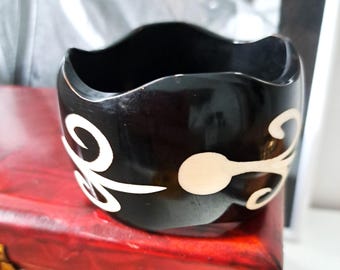 Vintage Carved Bakelite Chunky Bracelet